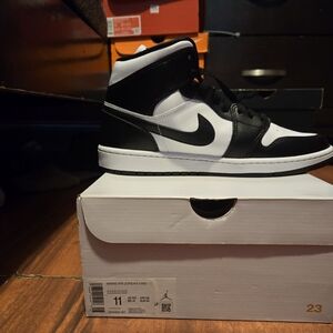 NIKE AIR JORDAN 1 Mid Panda Women's Sz 11 Black / White DV0991-101 (New)